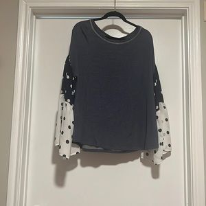 Polka dot sleeve shirt